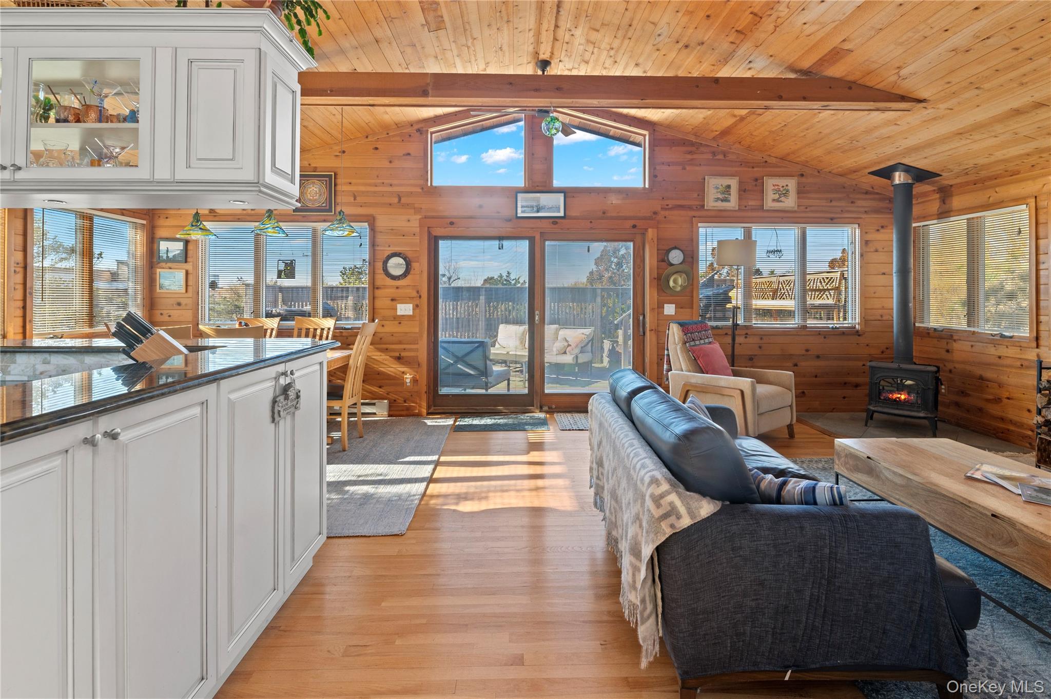 100 Clipper Roadway Property Photo 6