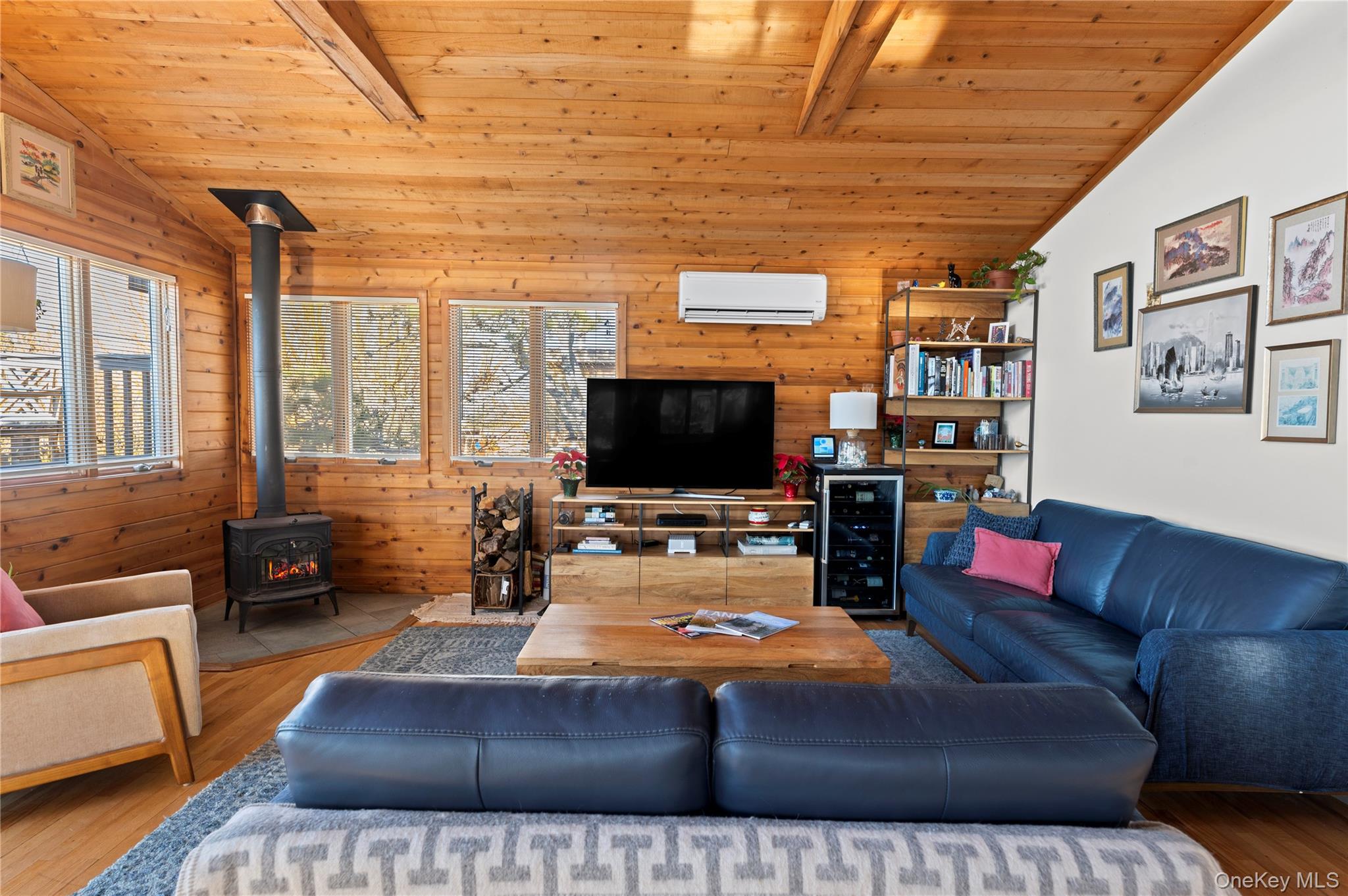 100 Clipper Roadway Property Photo 8