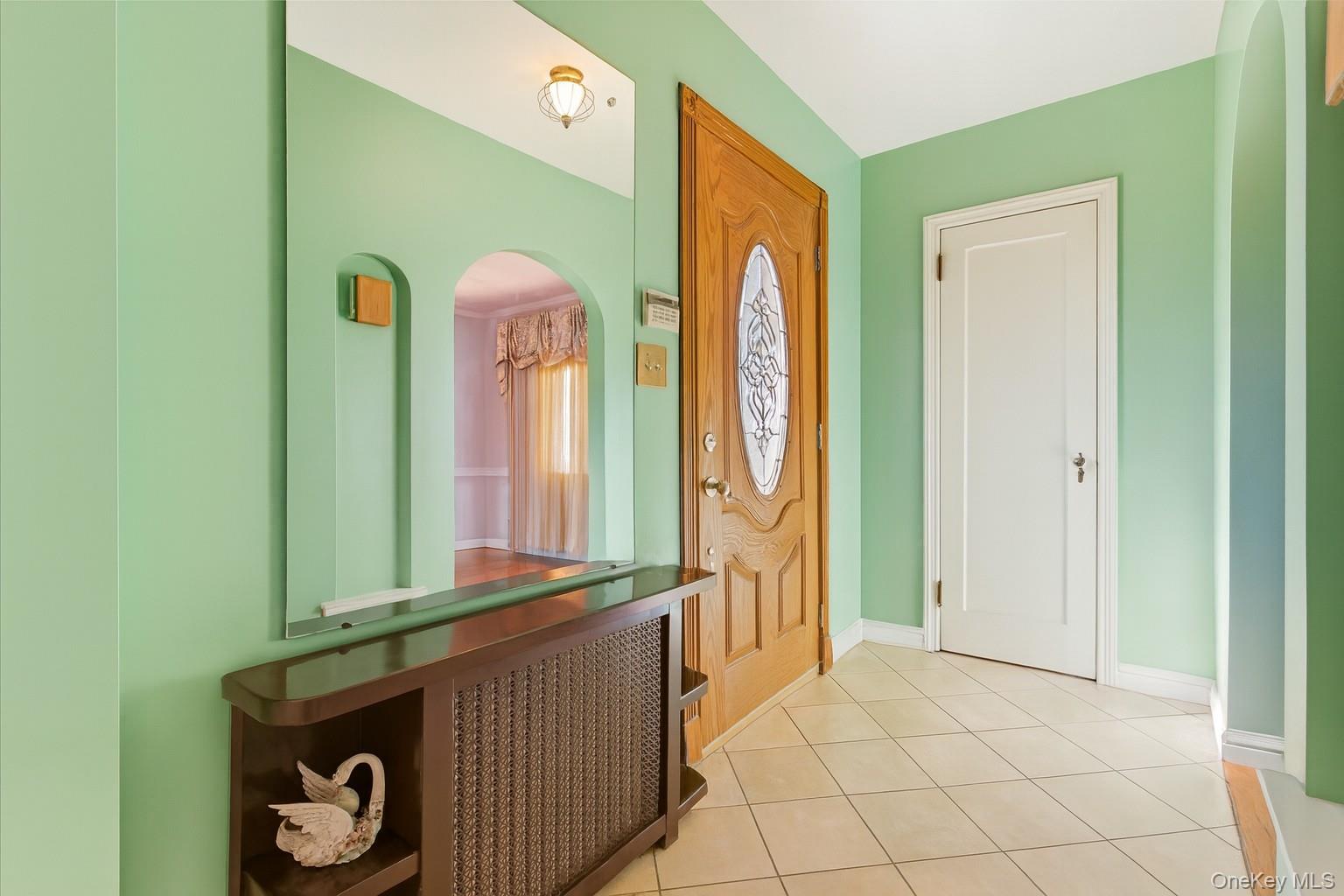 164-37 Grand Central Parkway Property Photo 3
