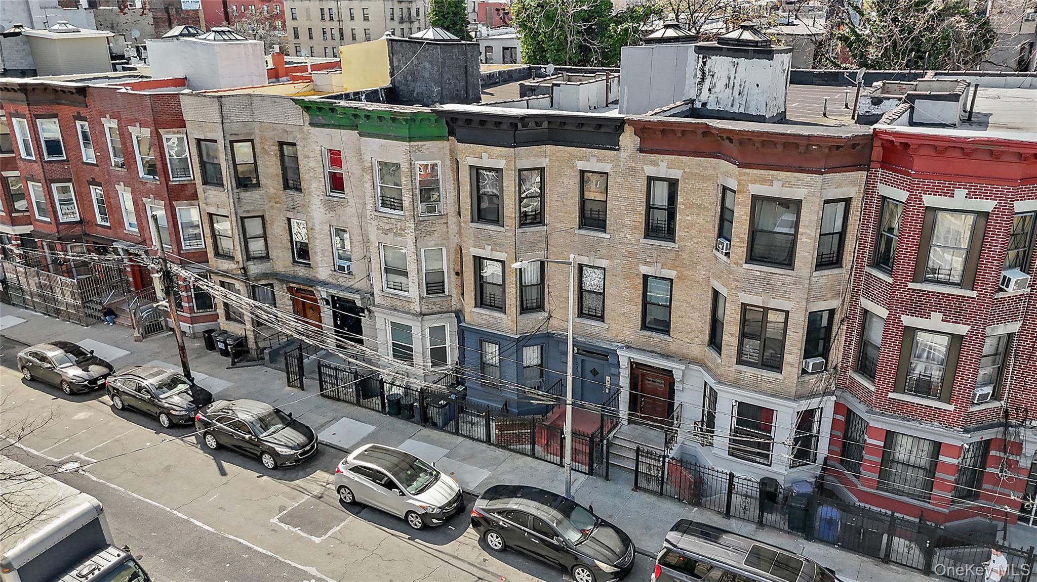 1037 College Avenue Property Photo 4