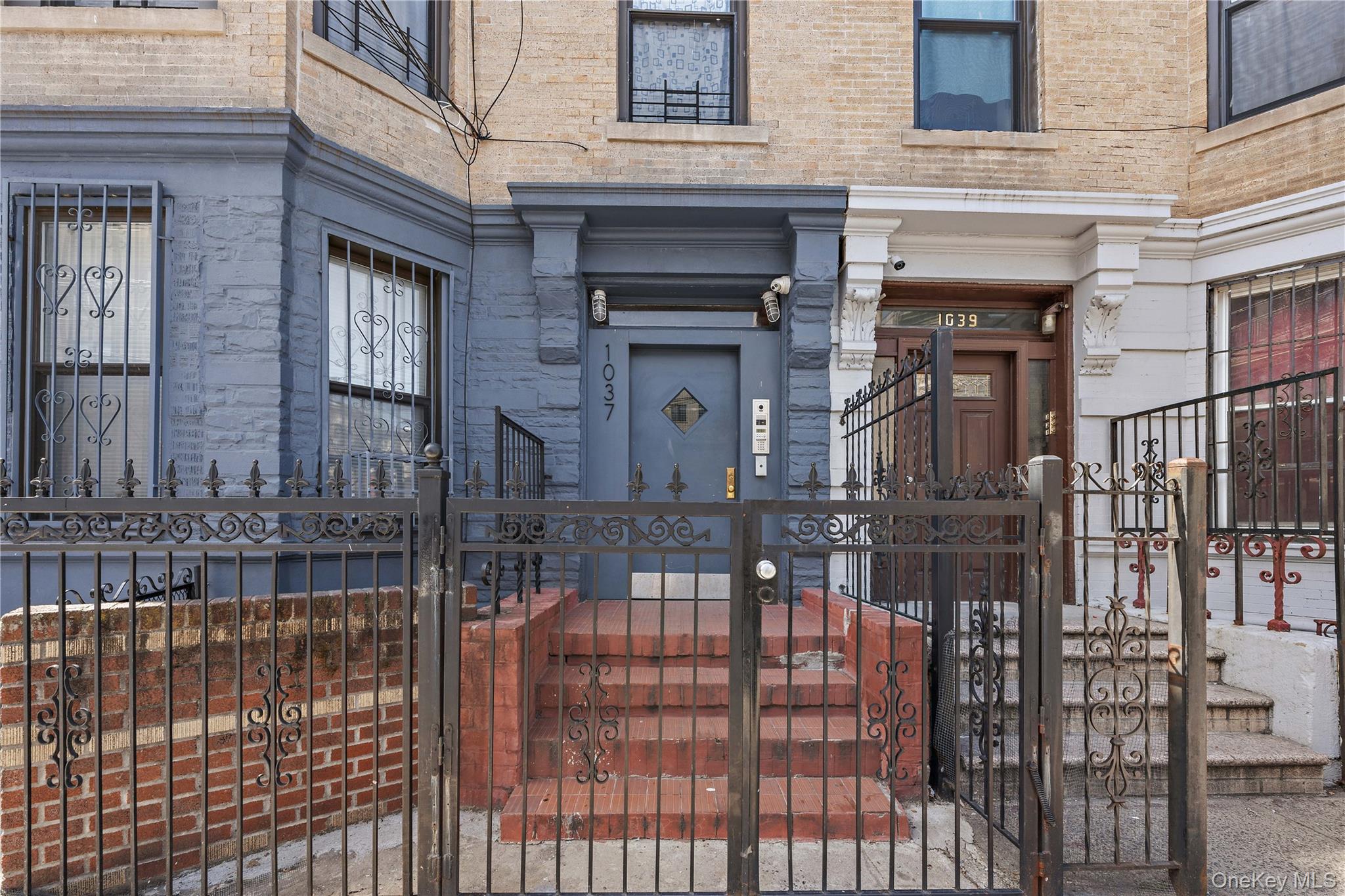 1037 College Avenue Property Photo 6
