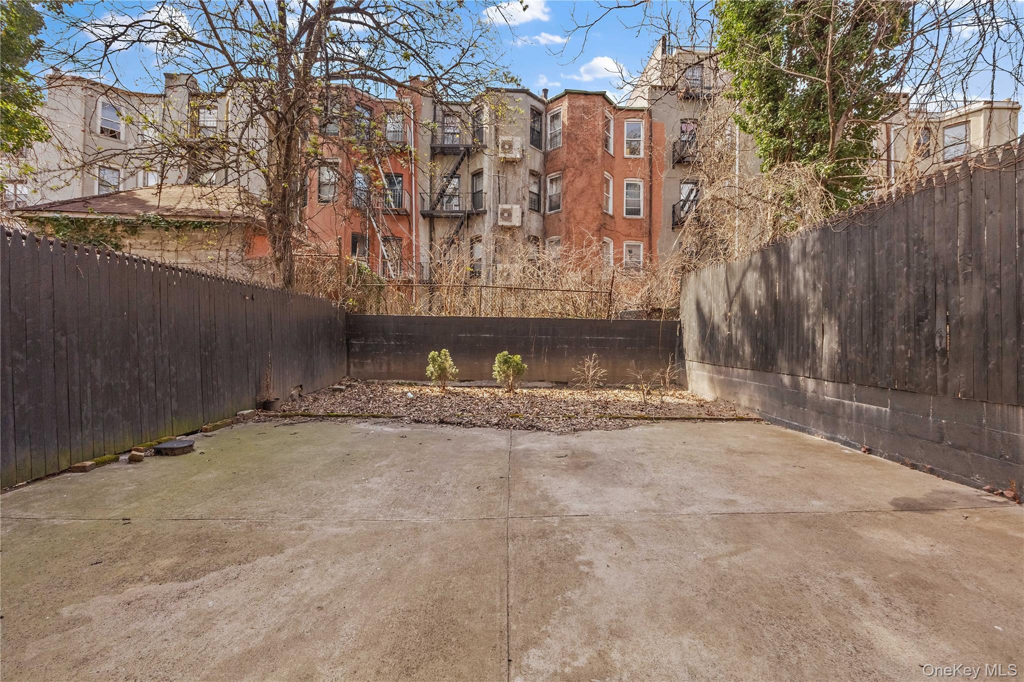 1037 College Avenue Property Photo 27