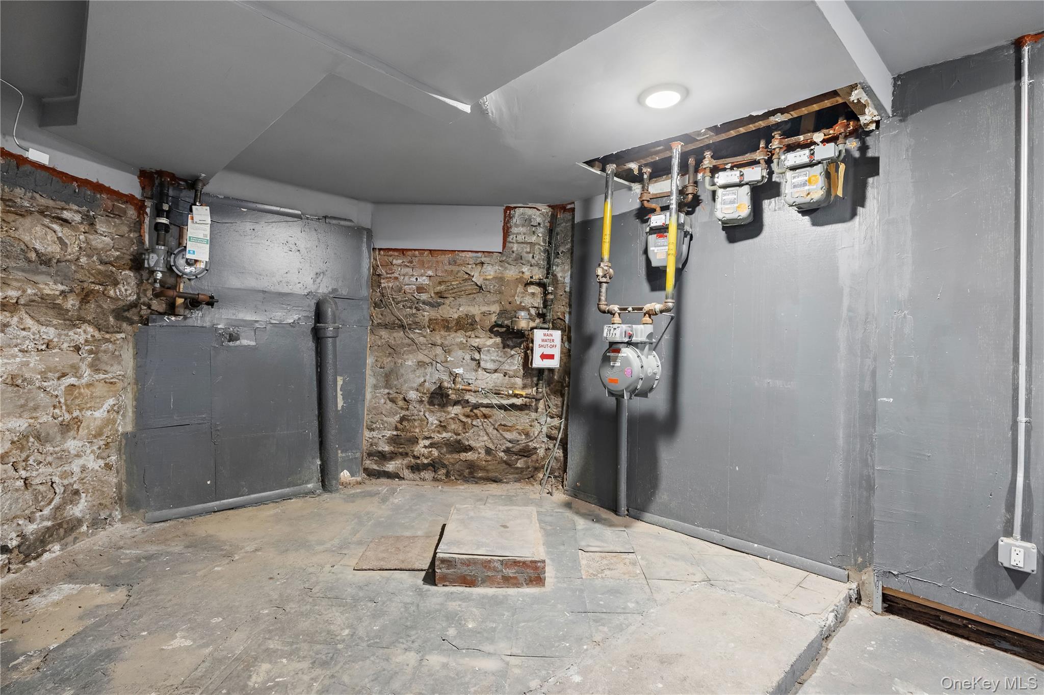 1037 College Avenue Property Photo 32