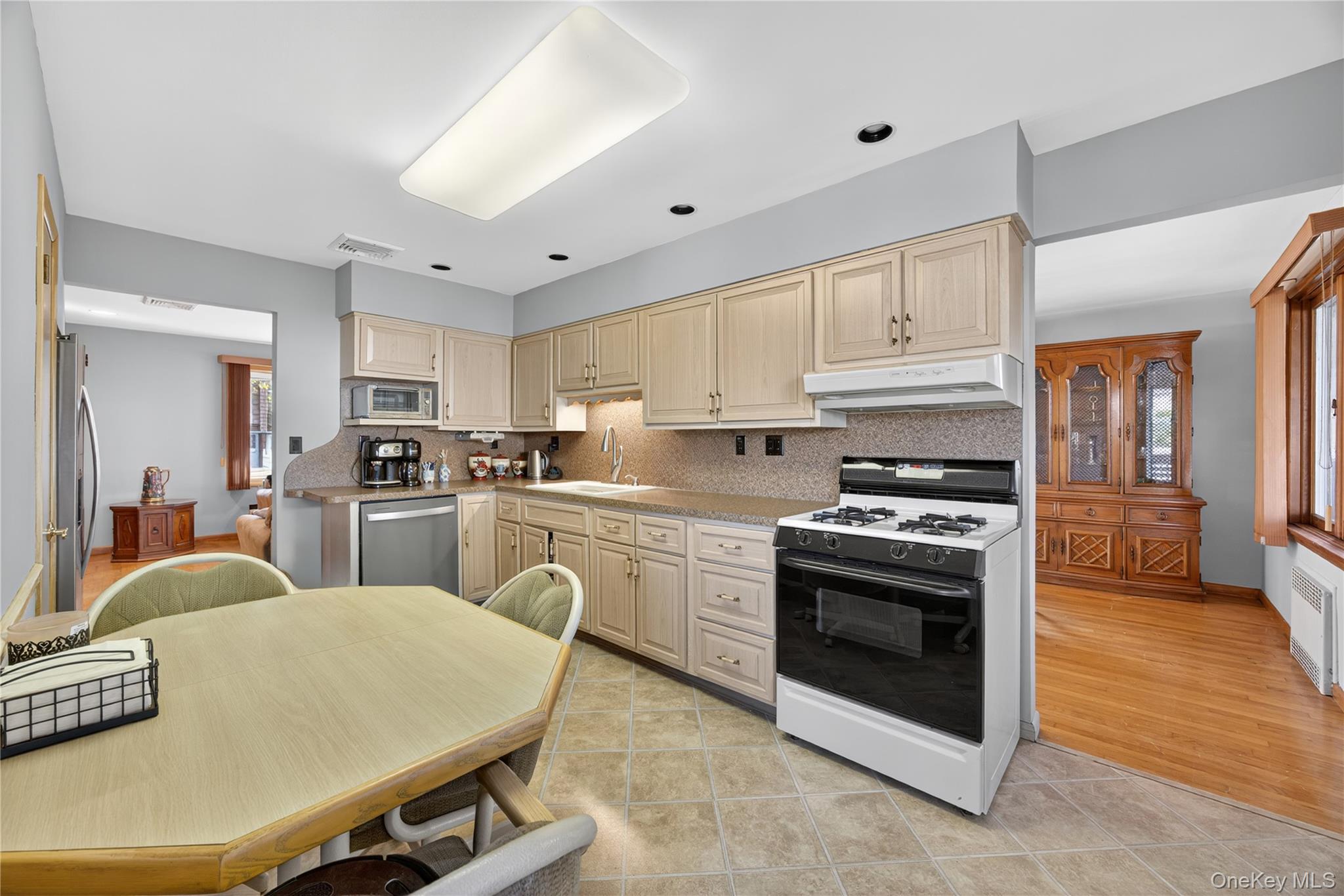200 Mallory Avenue Property Photo 8