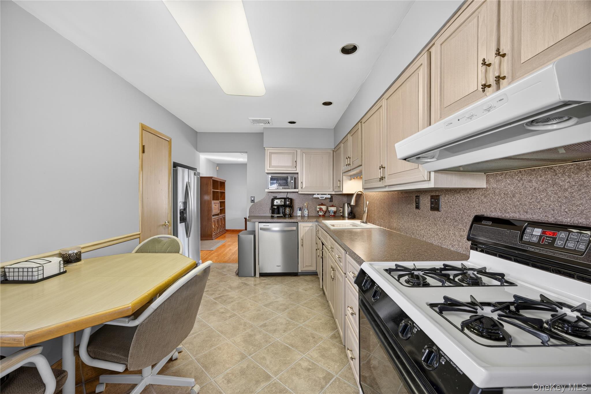 200 Mallory Avenue Property Photo 9