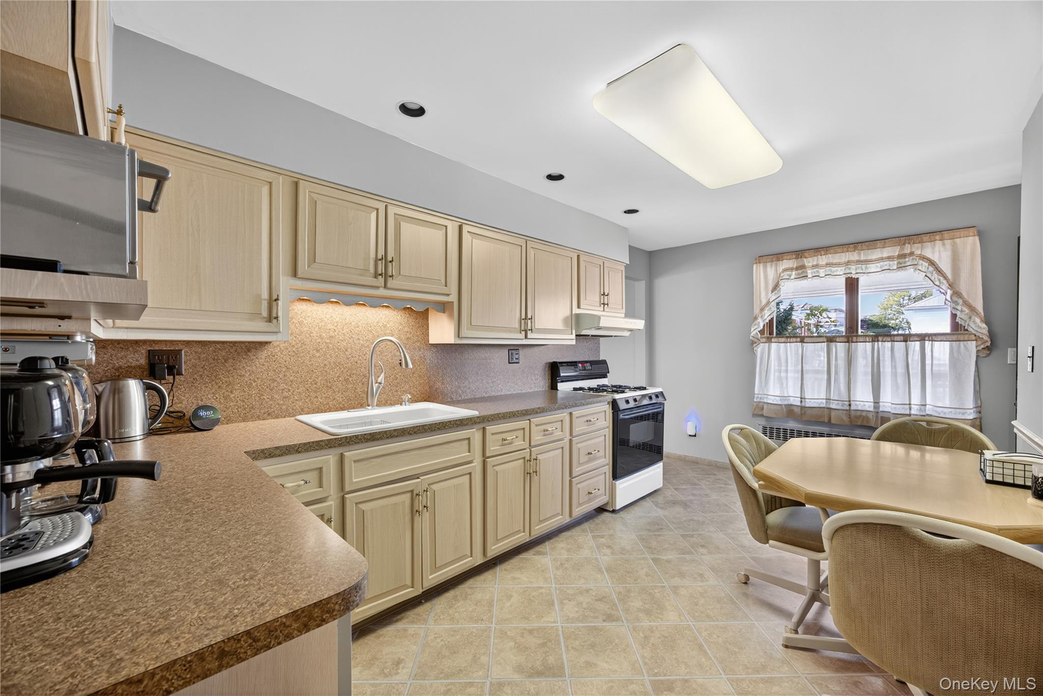 200 Mallory Avenue Property Photo 10
