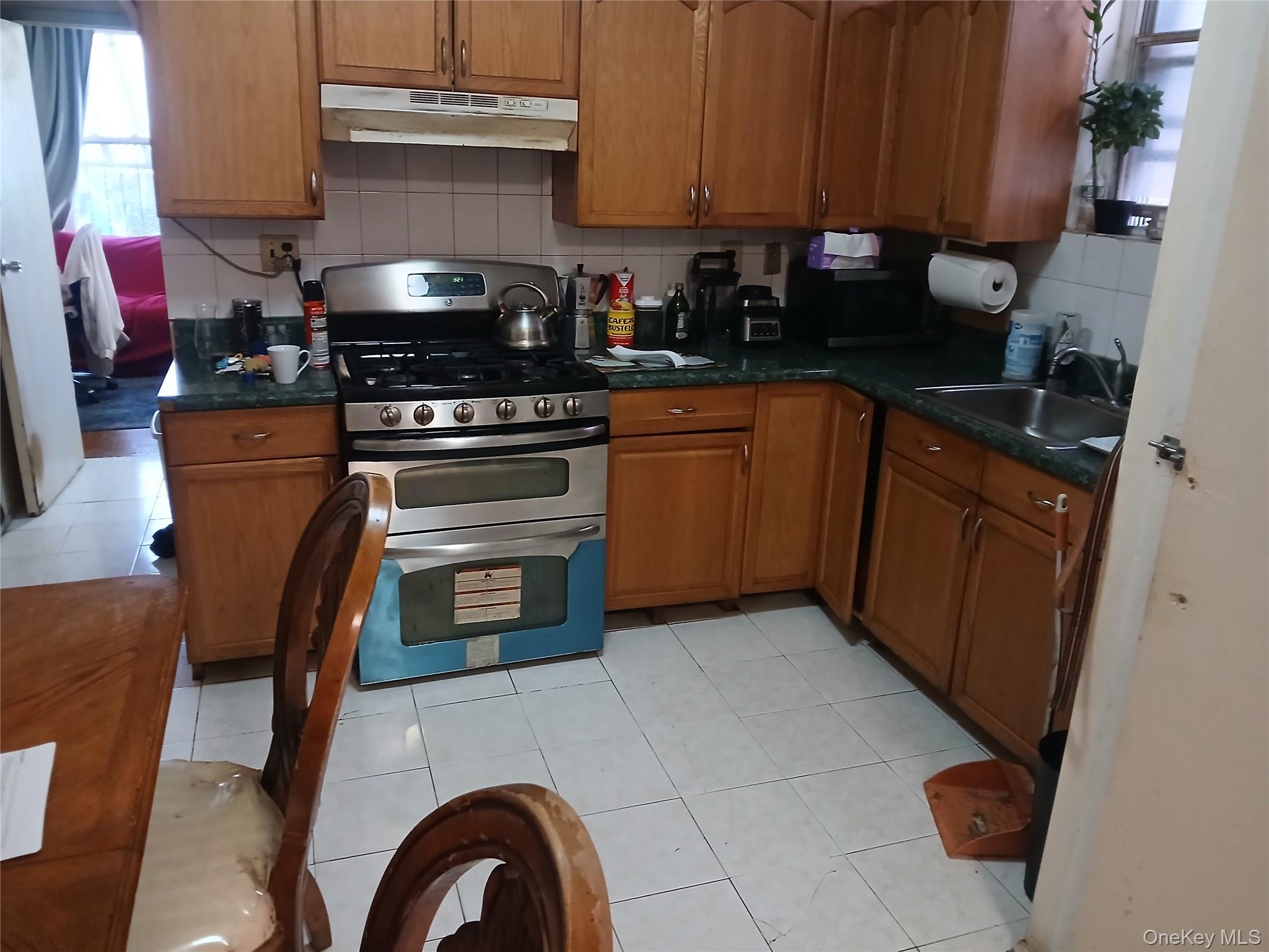 95 13 42 Avenue Property Photo 2