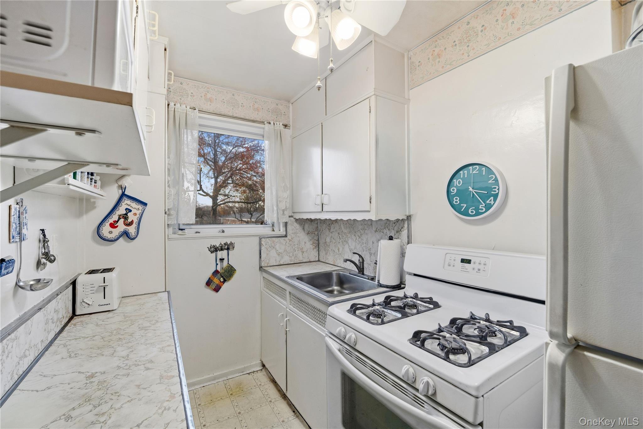 220-47 73rd Avenue Upper Property Photo 18