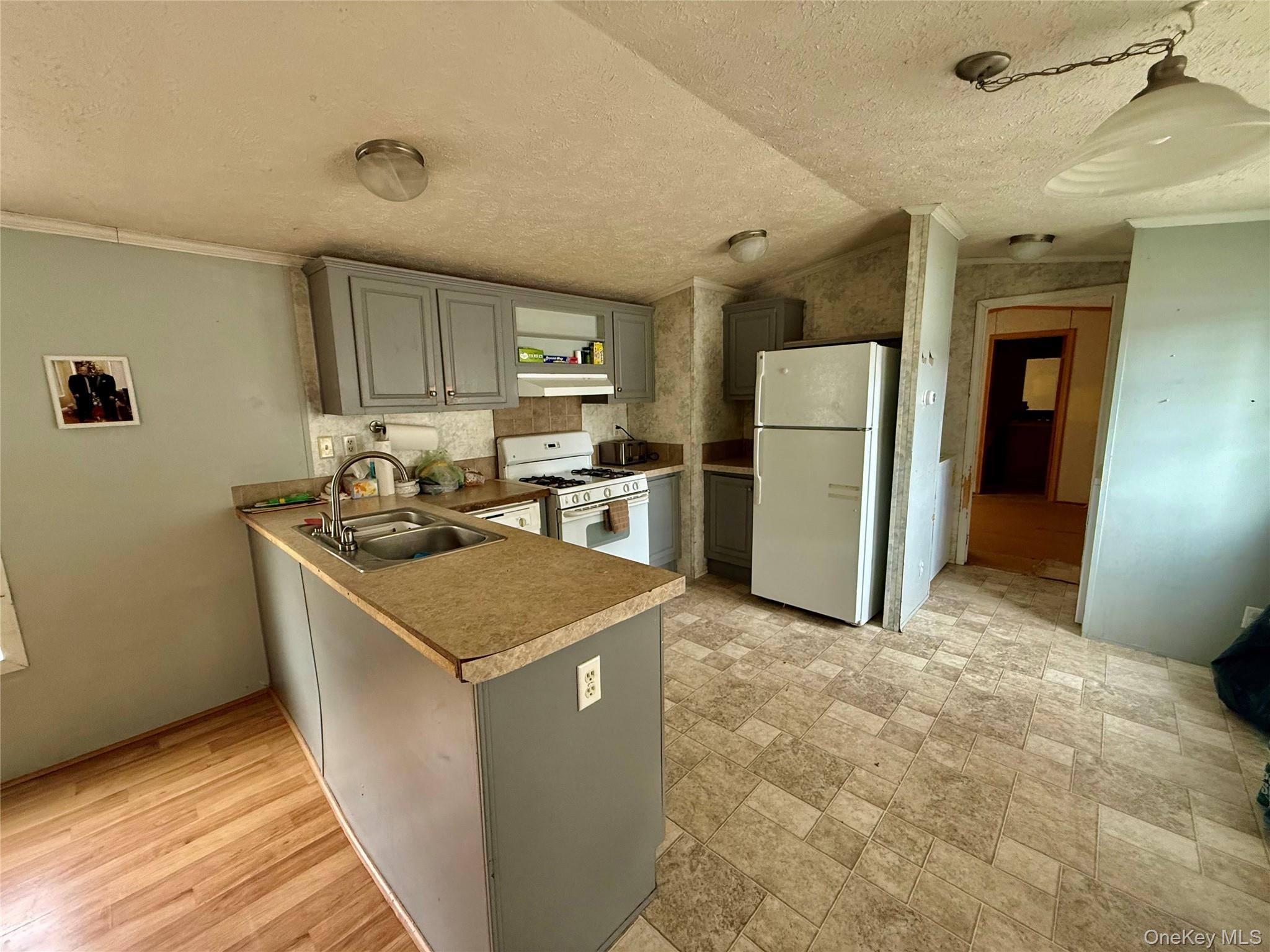 568 Gulliver Terrace Property Photo 7