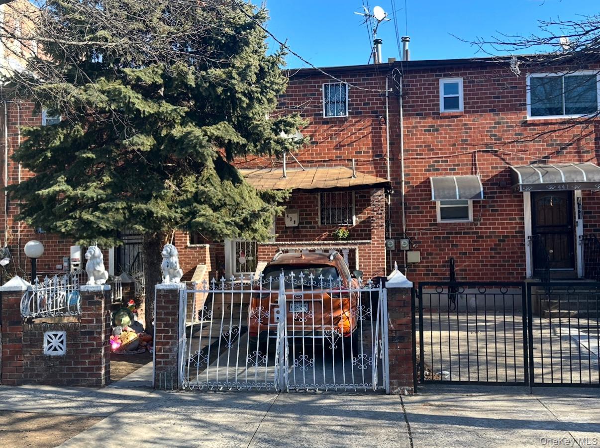 439 Vermont Street Property Photo 1