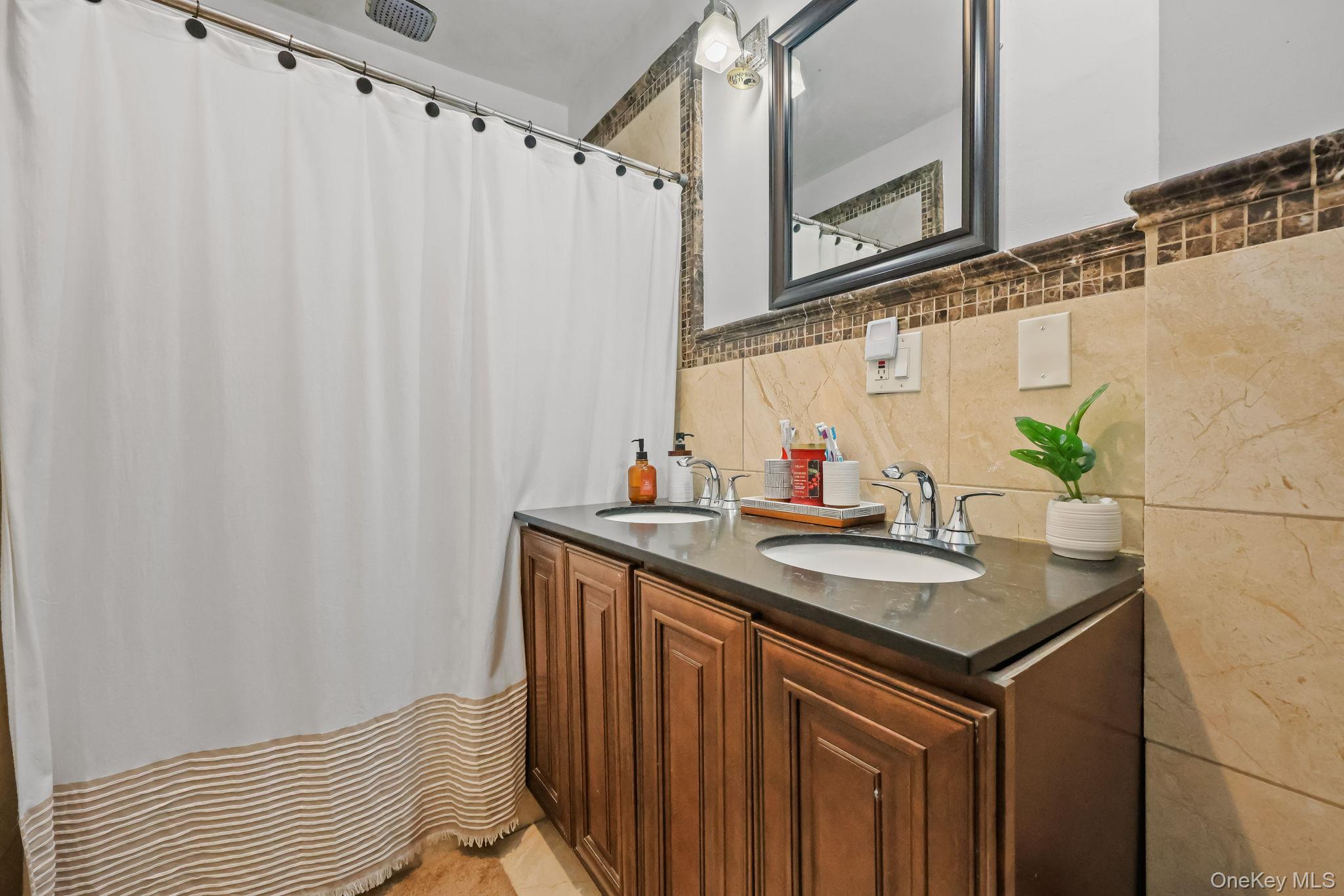 1831 Paulding Avenue Property Photo 6
