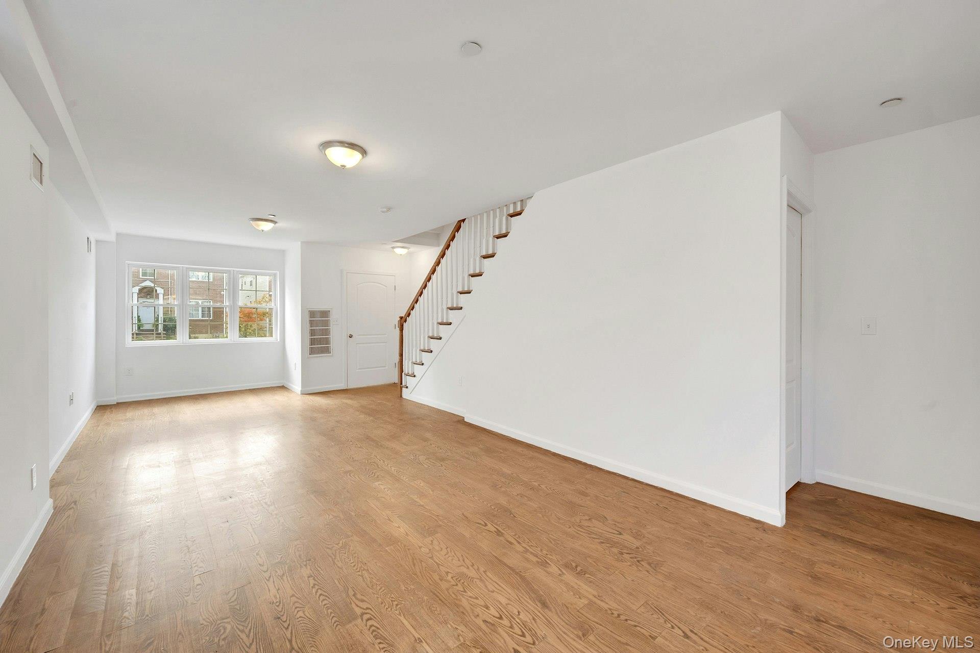 820 Hollywood Avenue Property Photo 8