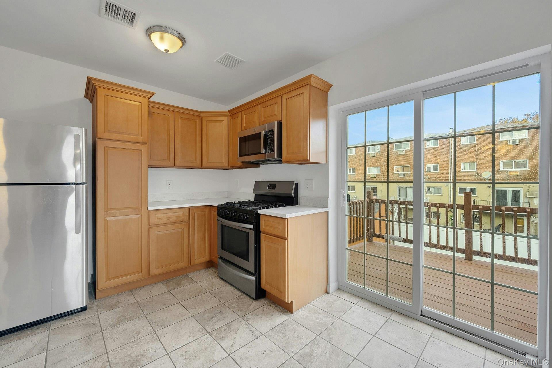 820 Hollywood Avenue Property Photo 12