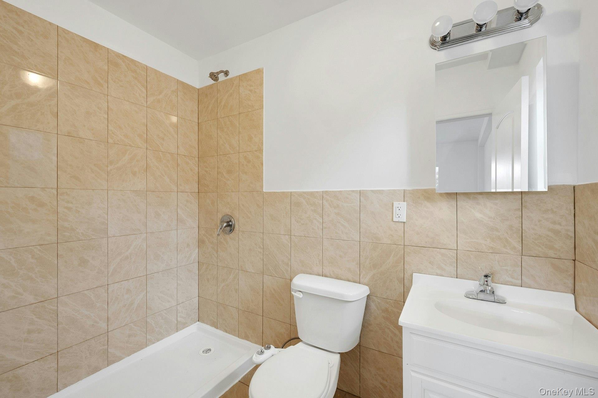 820 Hollywood Avenue Property Photo 20
