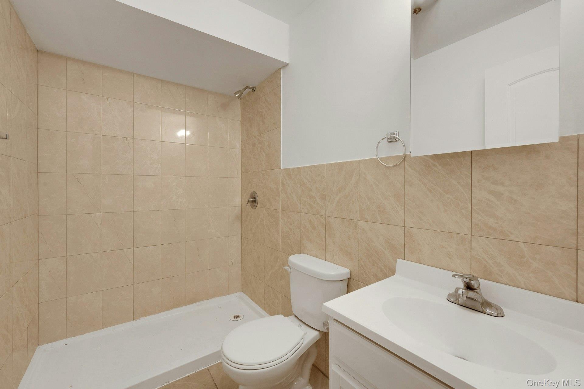 820 Hollywood Avenue Property Photo 32