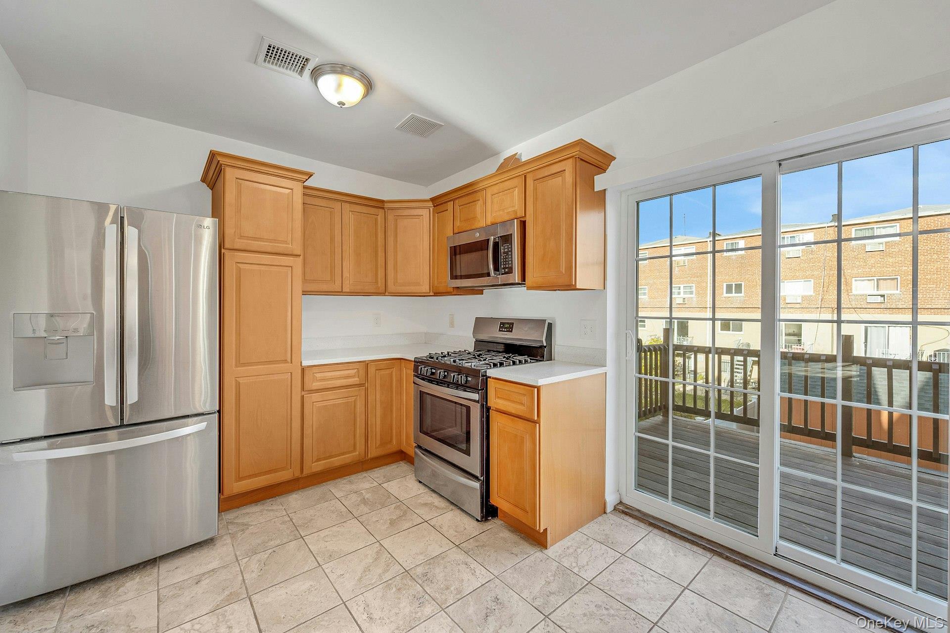 822 Hollywood Avenue Property Photo 11