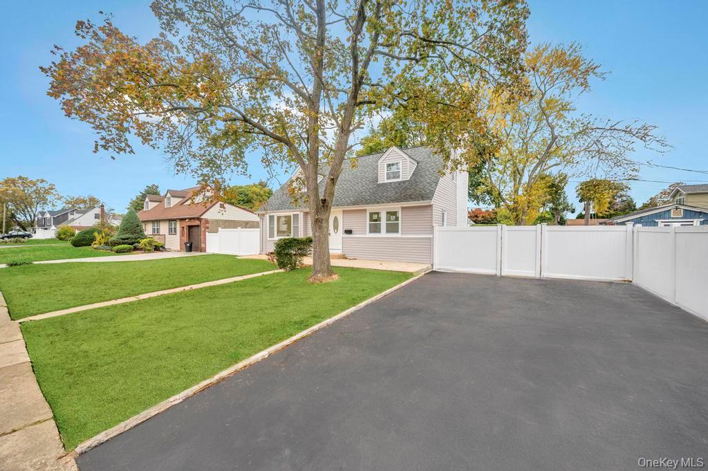 2737 Sheila Court Property Photo 1