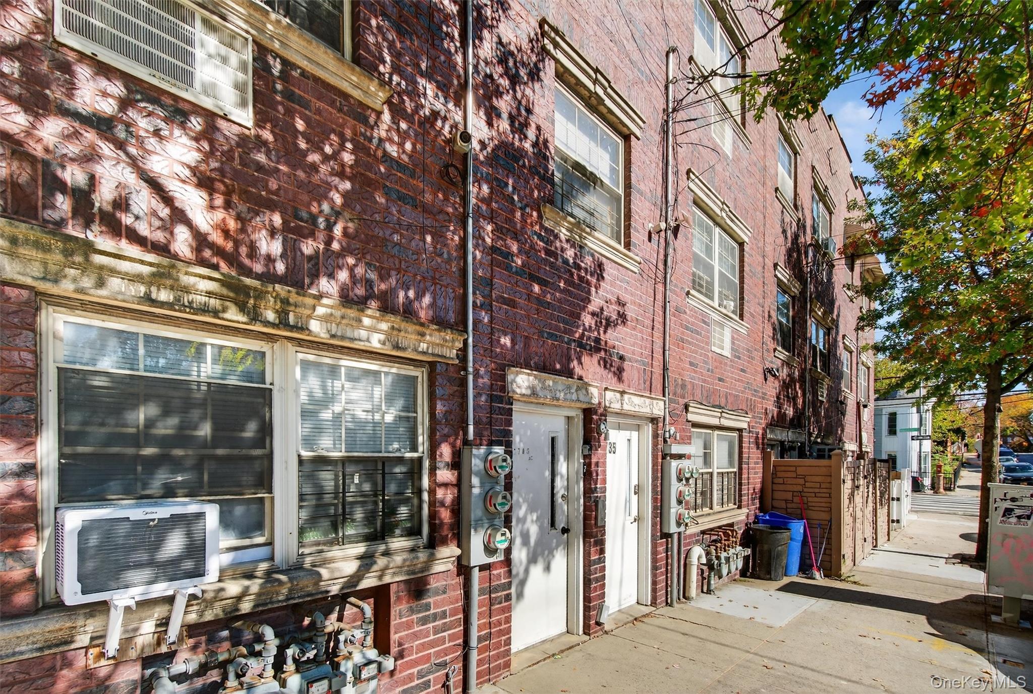 1735 Mansion Street Property Photo 4