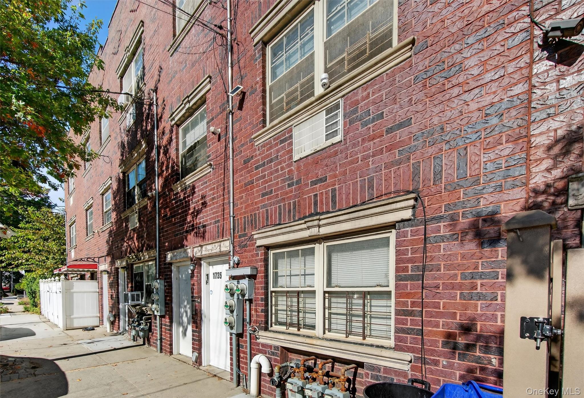 1735 Mansion Street Property Photo 6