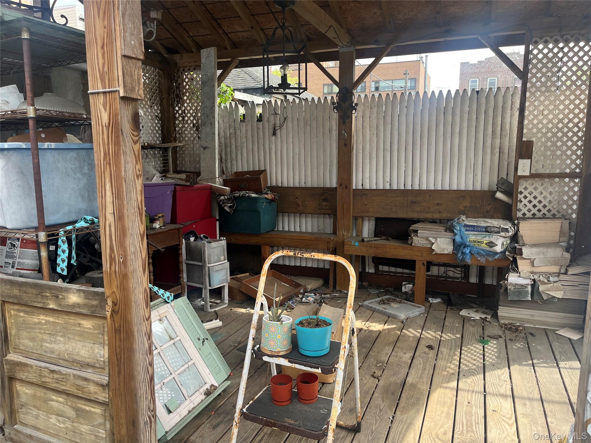 555 Hemlock Street Property Photo 3