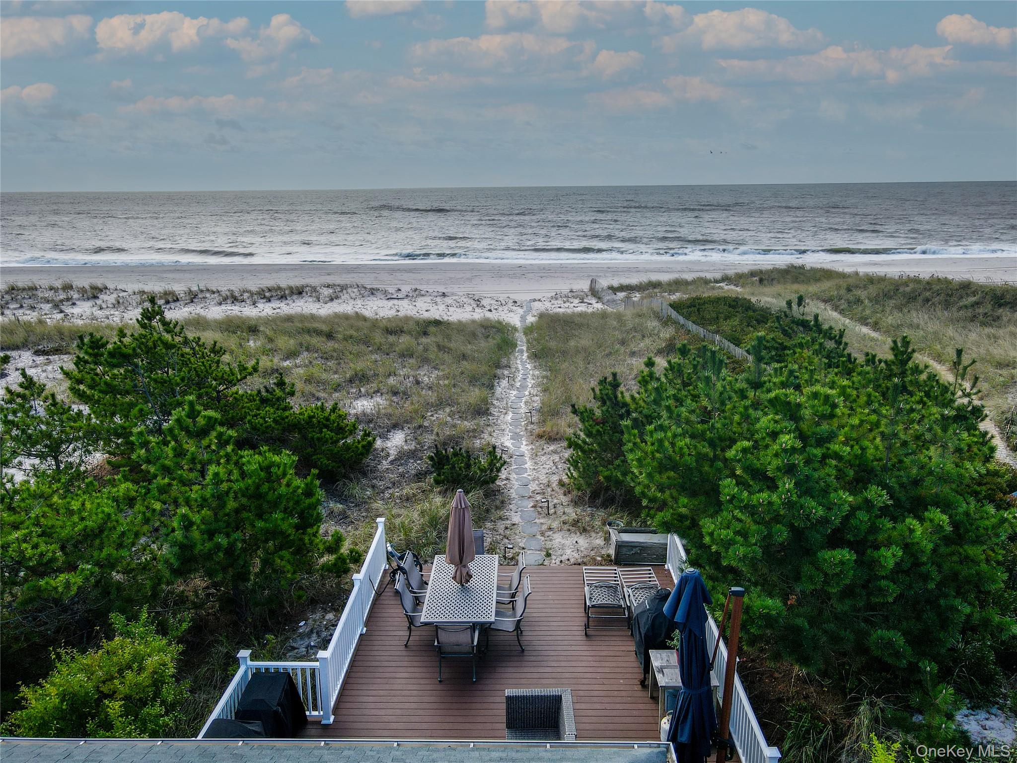 645 Dune Road Property Photo 5