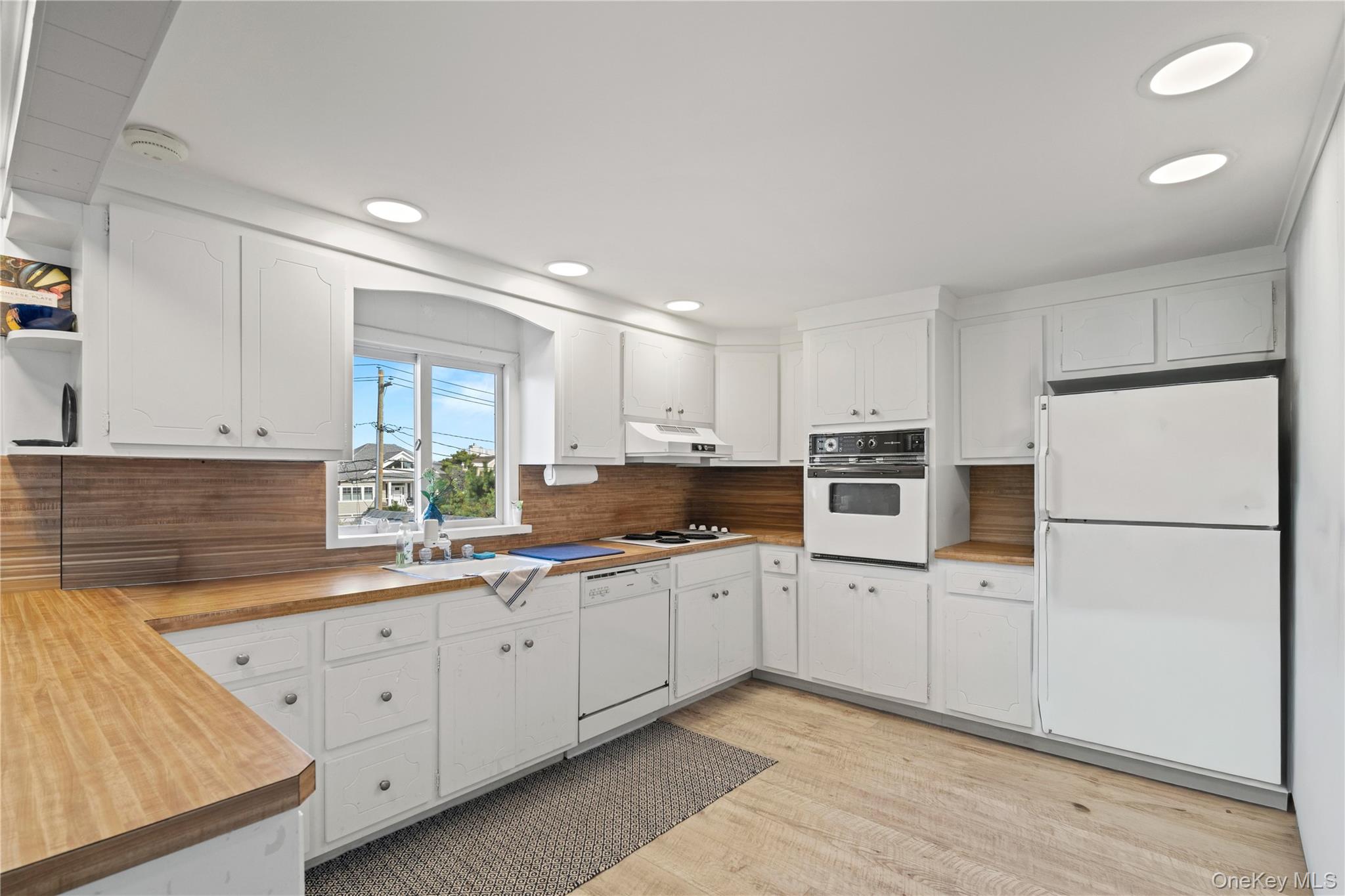 645 Dune Road Property Photo 8