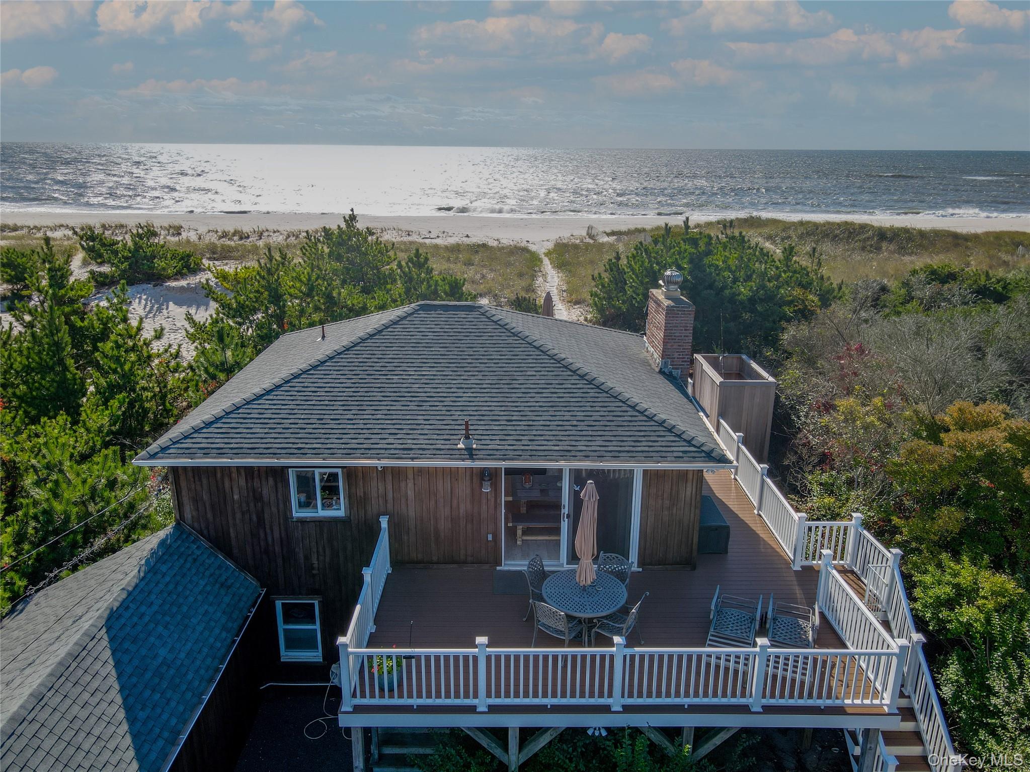 645 Dune Road Property Photo 10