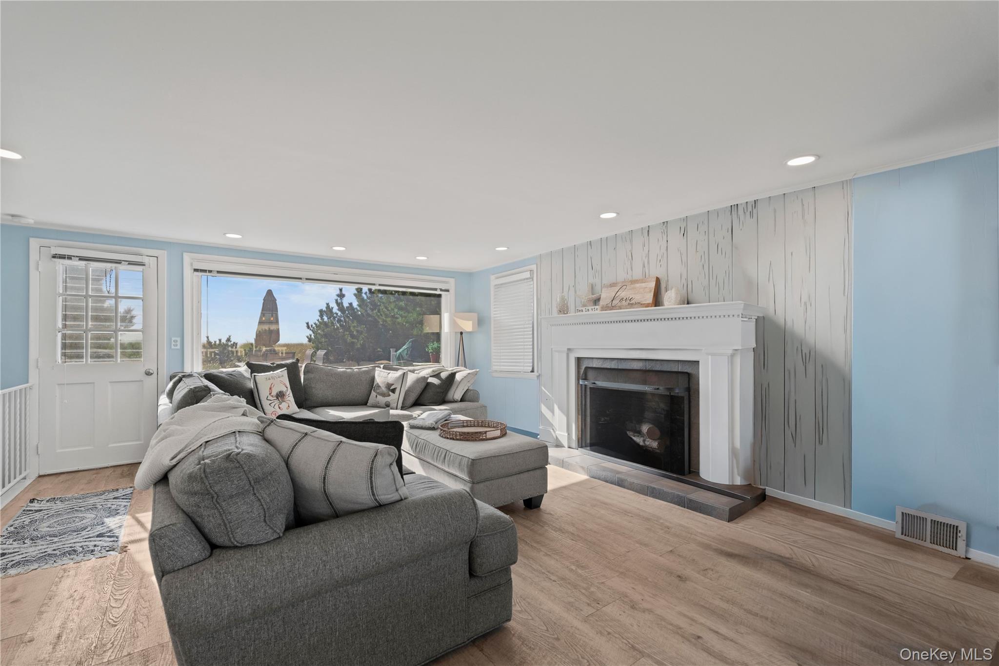 645 Dune Road Property Photo 11