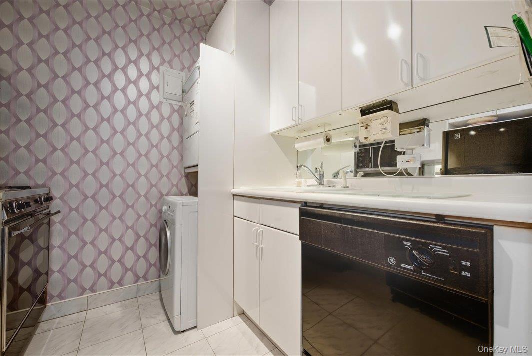 27010 Grand Central Parkway 21m Property Photo 8