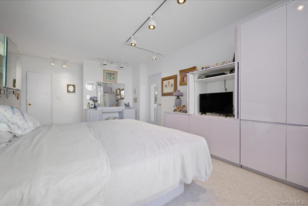 27010 Grand Central Parkway 21m Property Photo 13