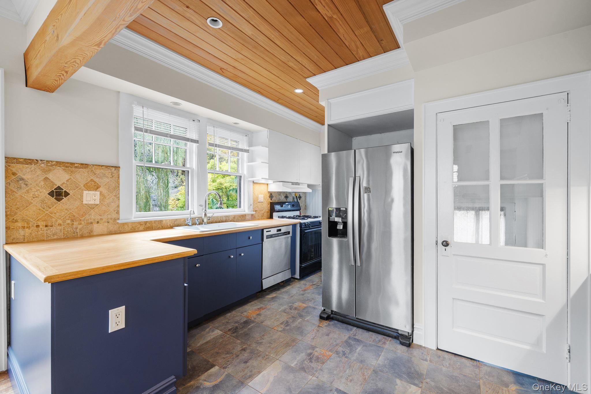 210 Ferdon Avenue Property Photo 6