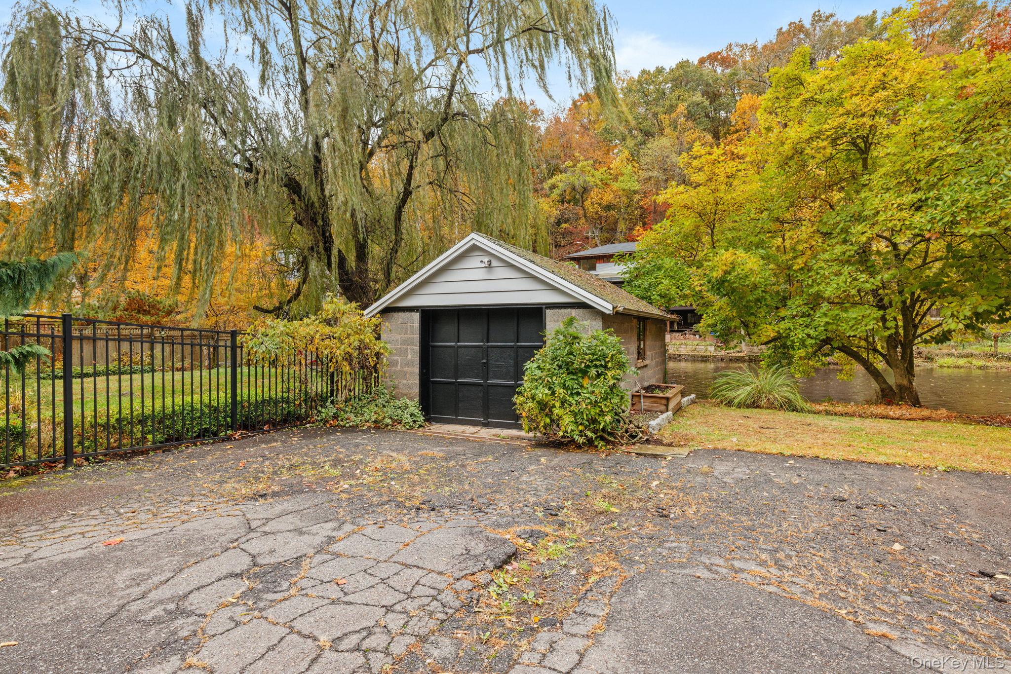 210 Ferdon Avenue Property Photo 30