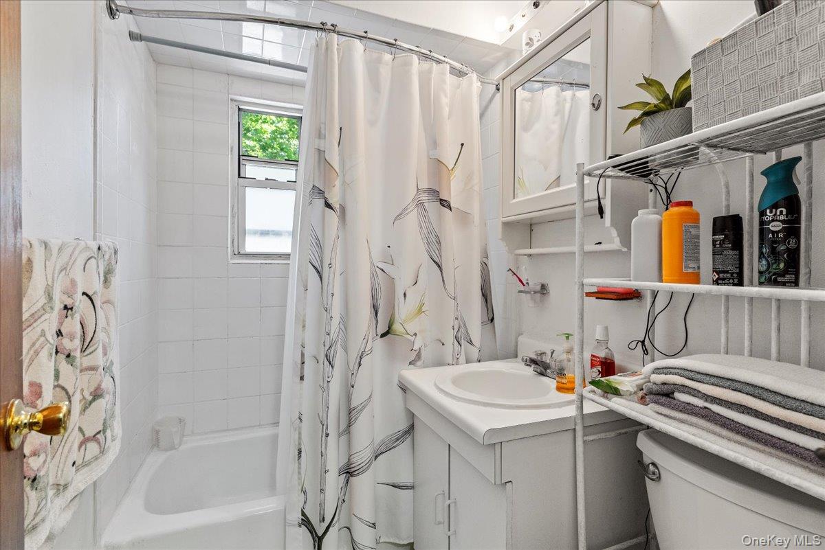 87-44 Marengo Street 2a Property Photo 17