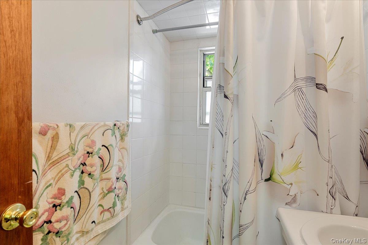 87-44 Marengo Street 2a Property Photo 18