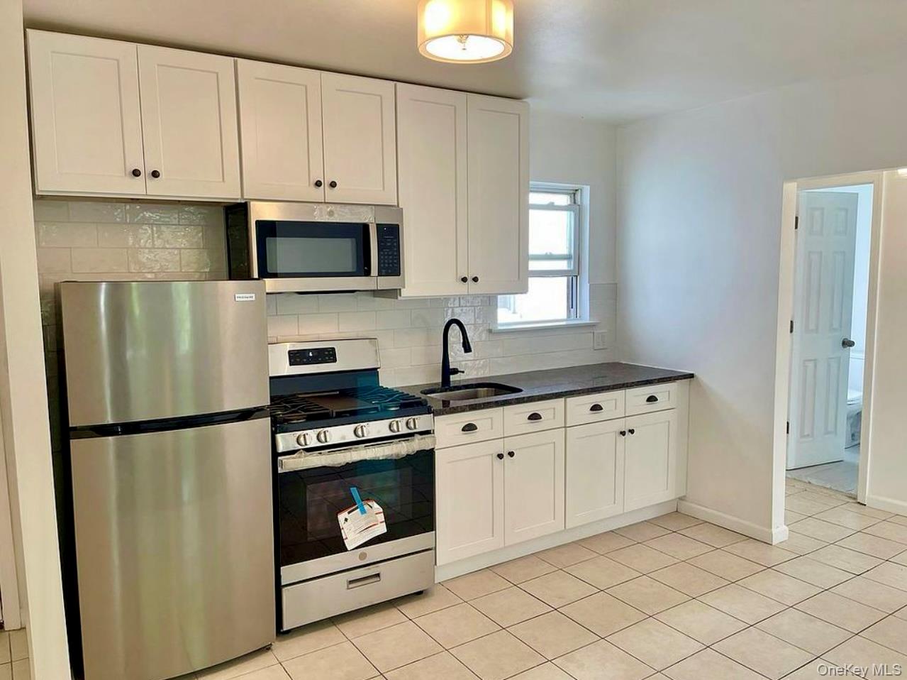 3194 Webster Avenue Property Photo 4