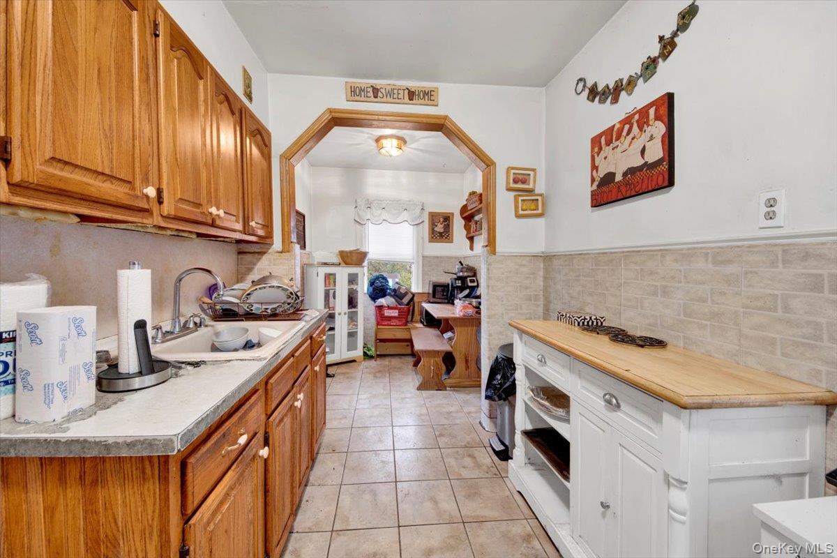 2849 E 195th Street Property Photo 5