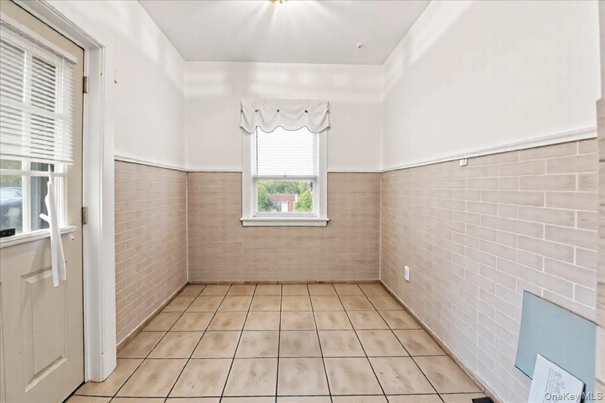 2849 E 195th Street Property Photo 18