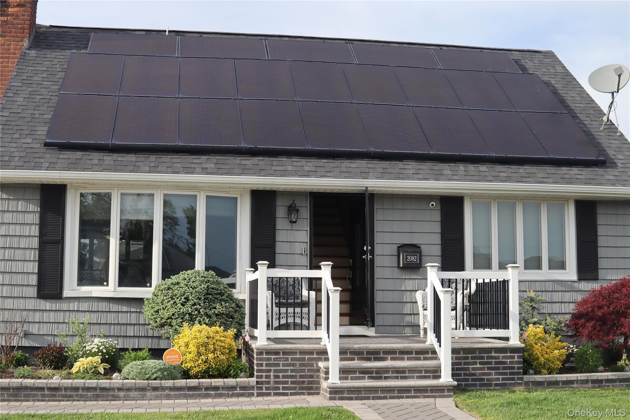 2082 Renfrew Avenue Property Photo 1