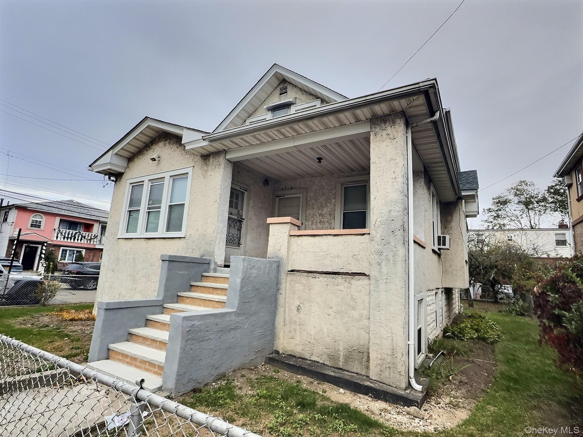 2718 Collier Avenue Property Photo 2