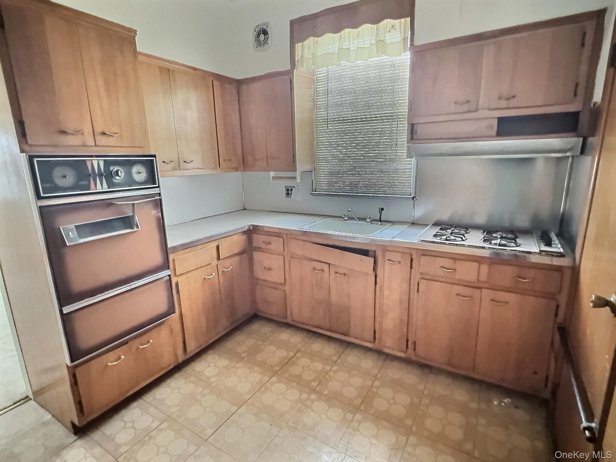 2718 Collier Avenue Property Photo 4