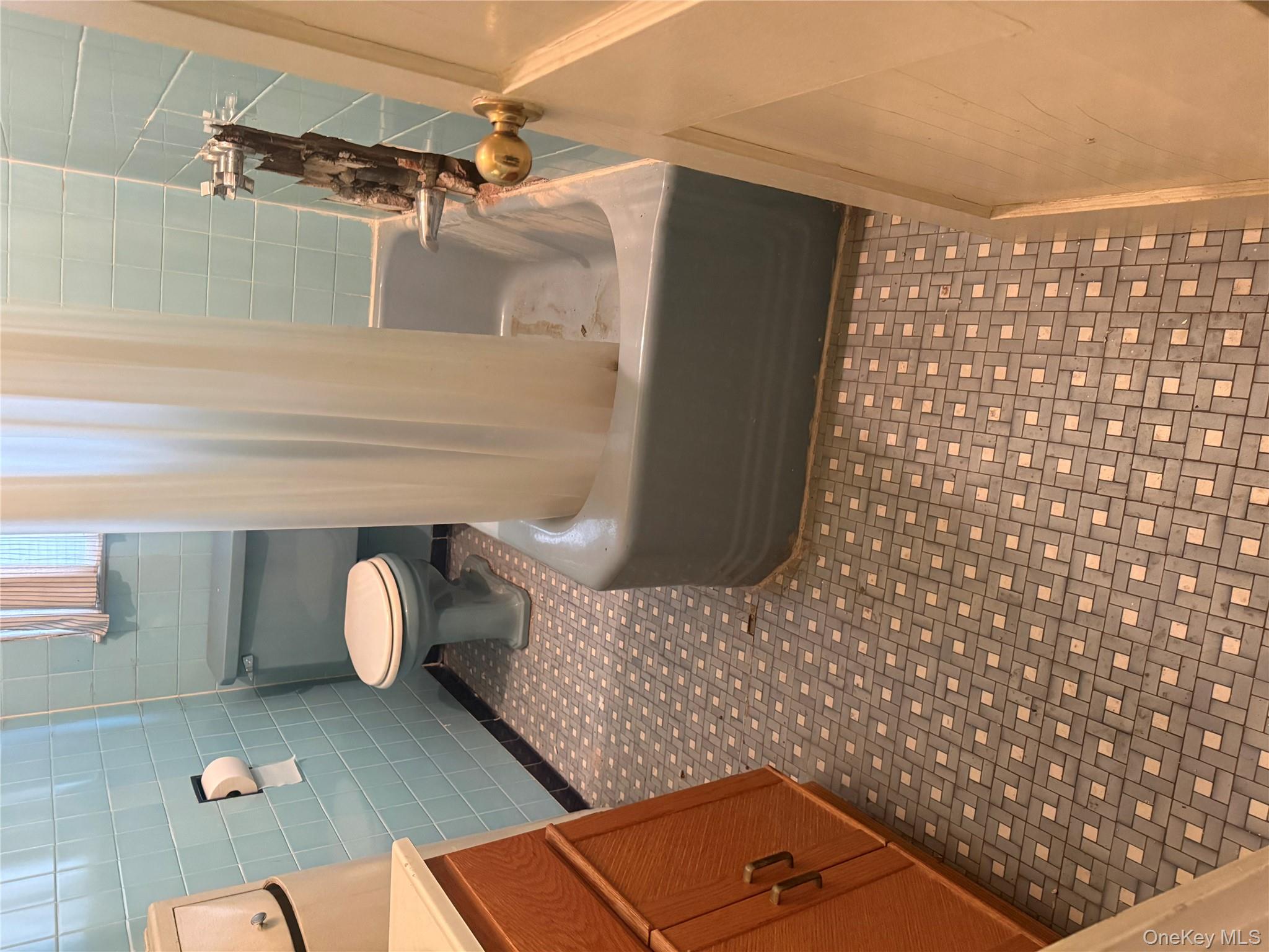 2718 Collier Avenue Property Photo 6