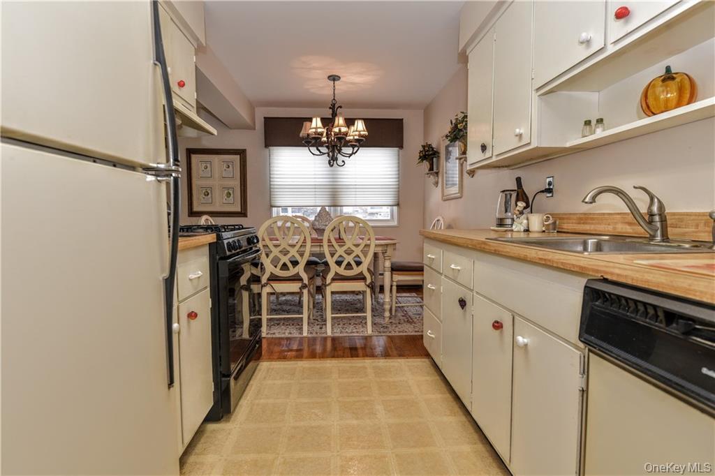 21 Normandy Village Village 2 Property Photo 15