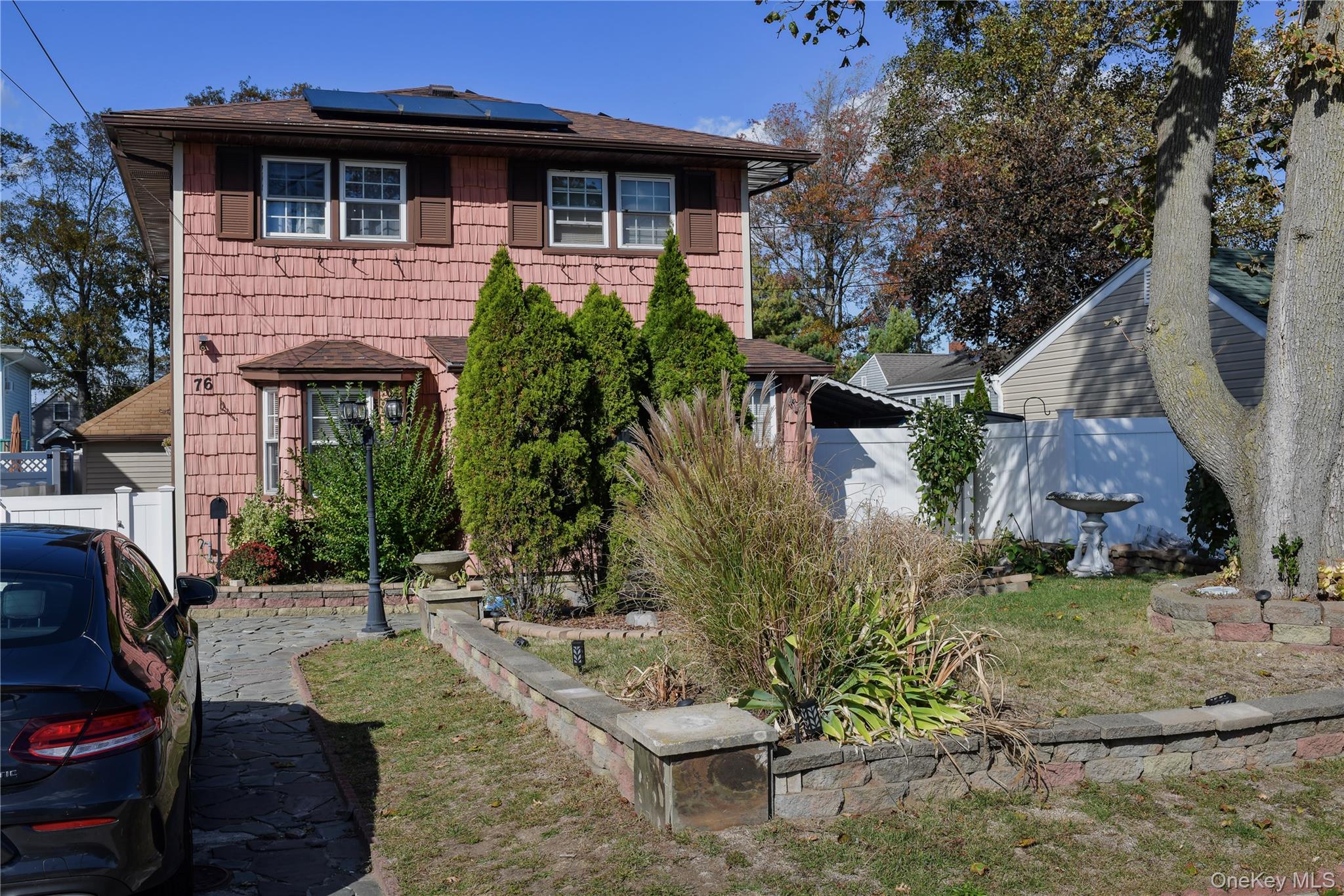 76 E Hollywood Avenue Property Photo 1