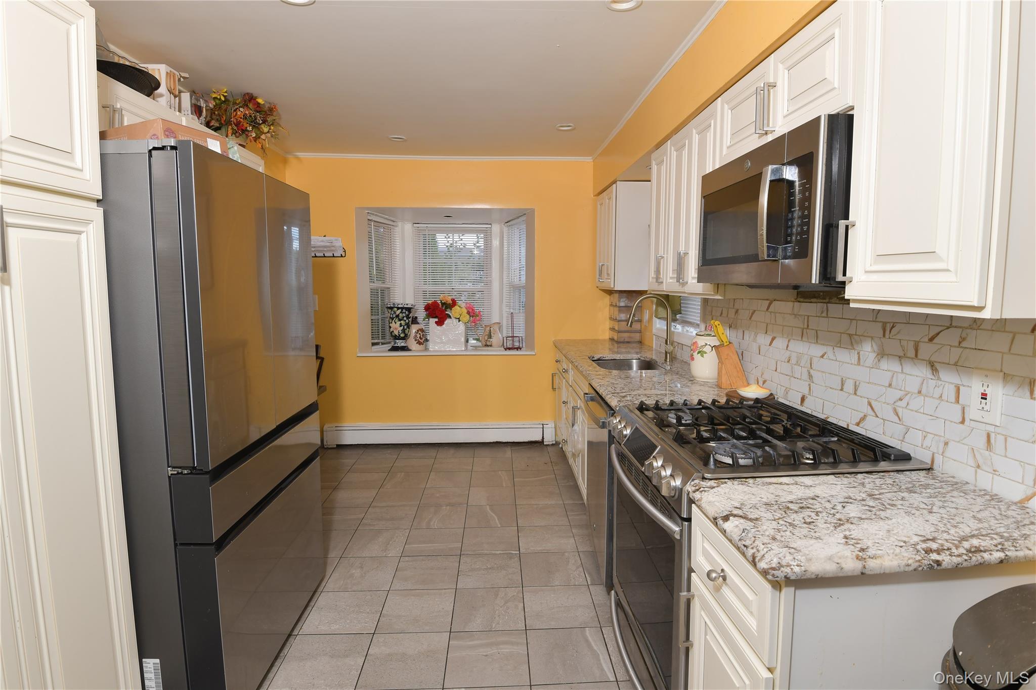 76 E Hollywood Avenue Property Photo 5