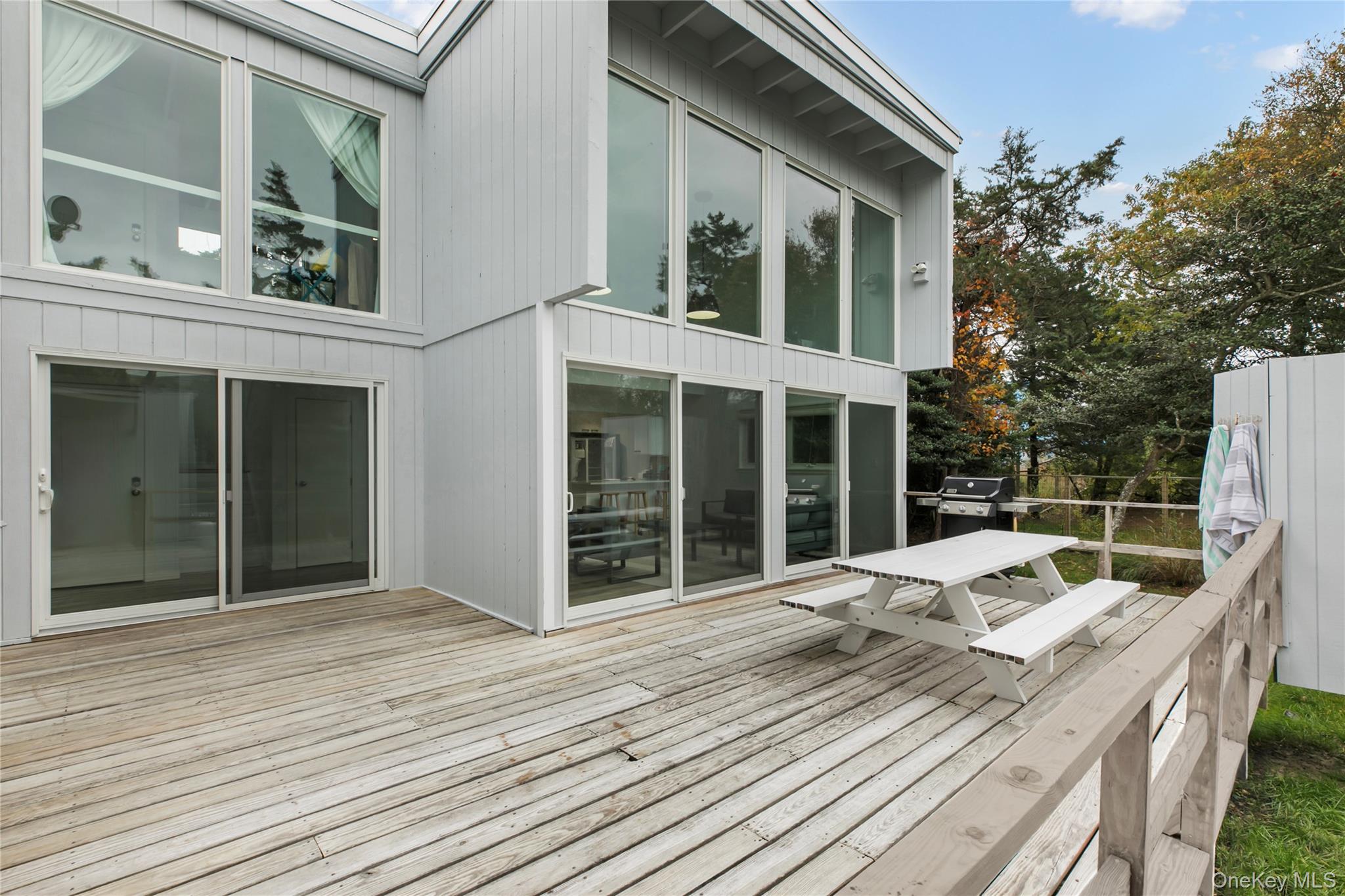 54 Thompson Avenue Property Photo 1