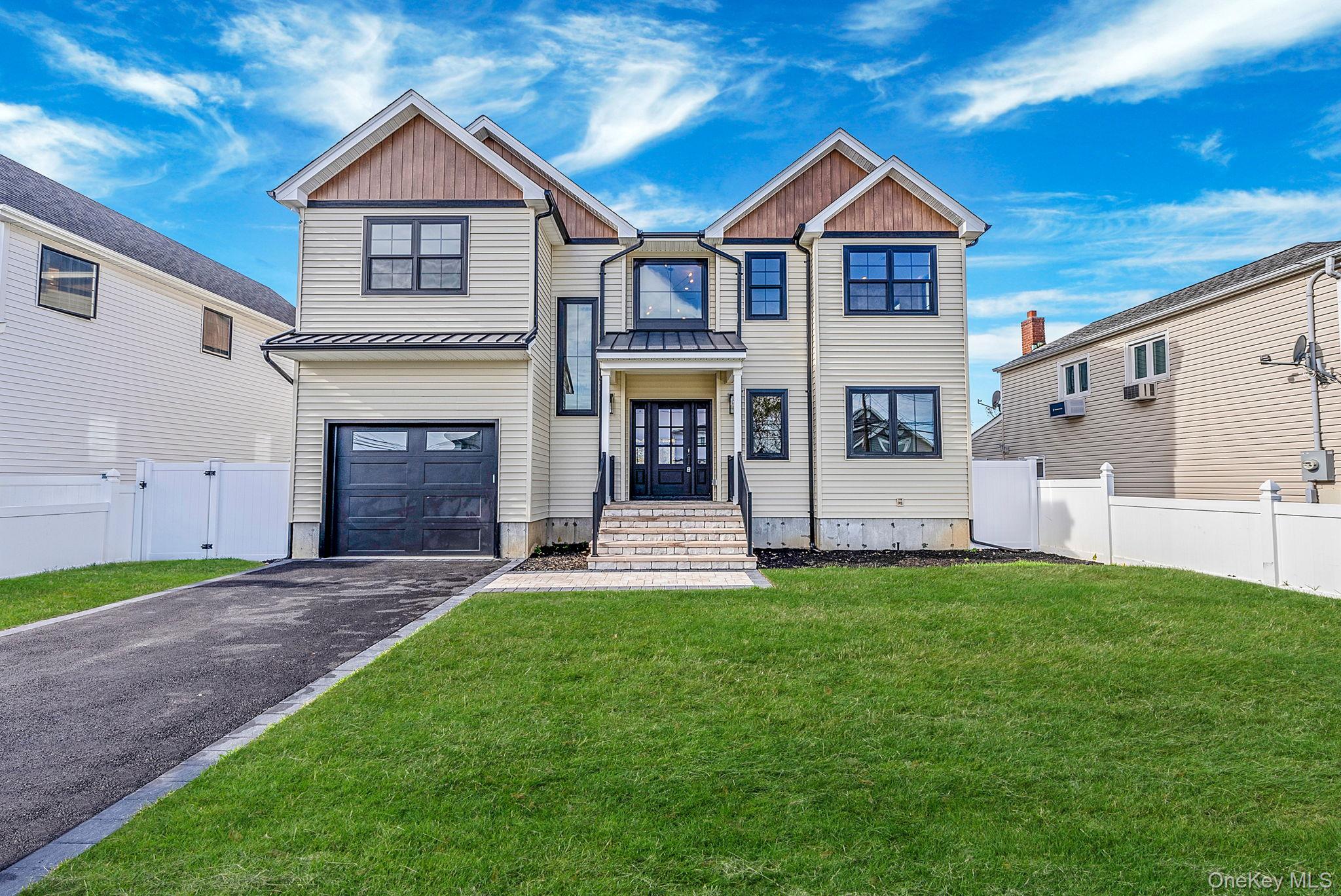 2542 Lefferts Place Property Photo 1