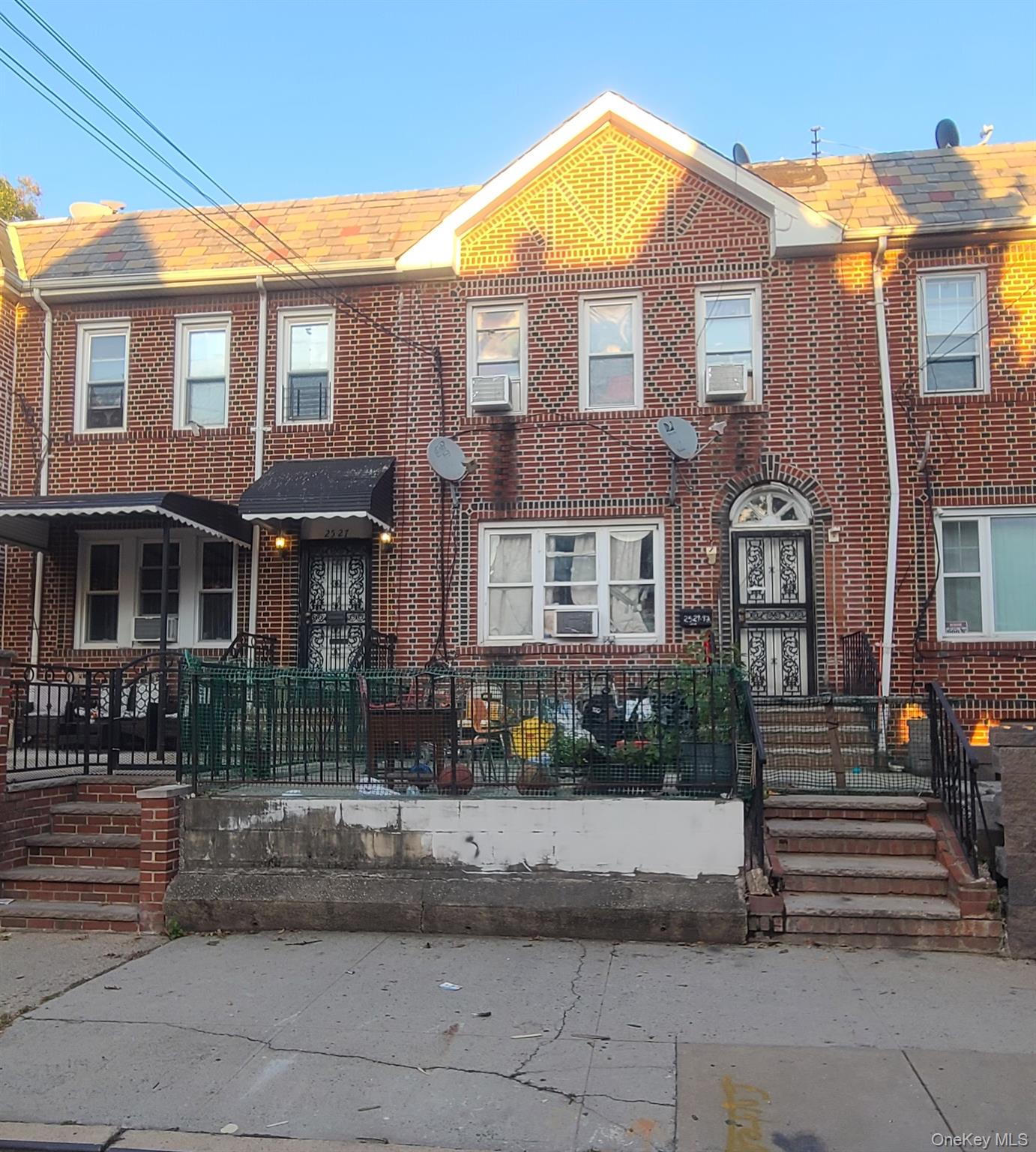 2529 97th Street Property Photo 1