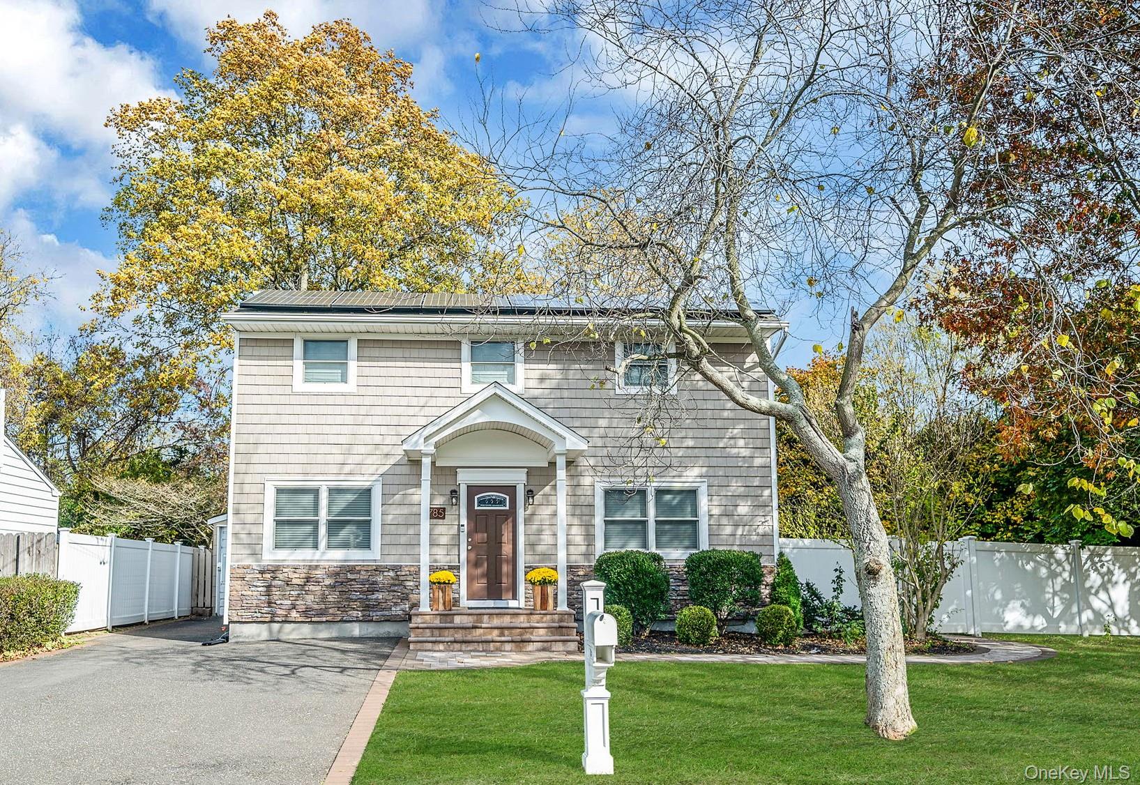 785 Franklyn Avenue Property Photo 1