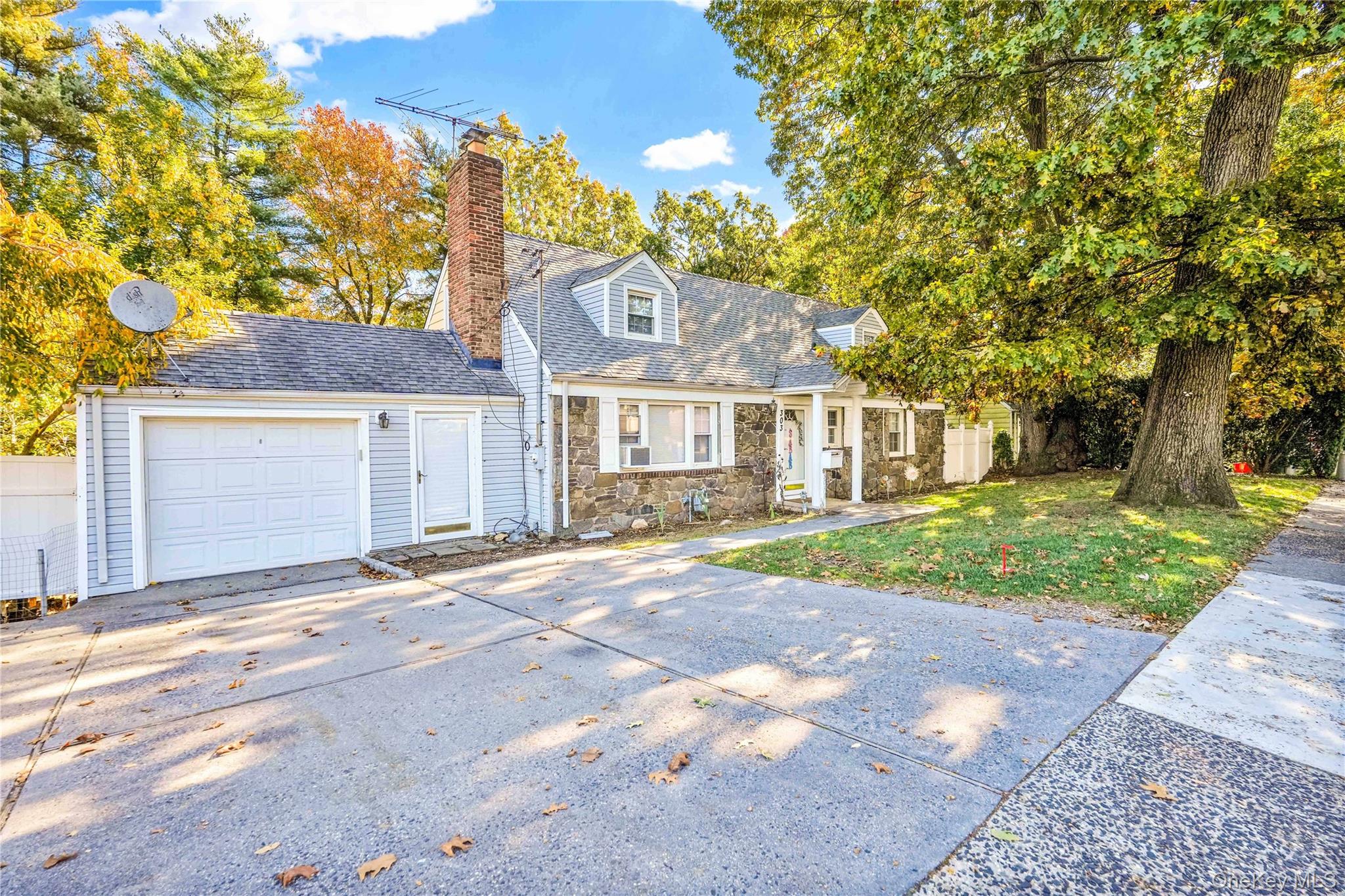 303 Nassau Boulevard Property Photo 1