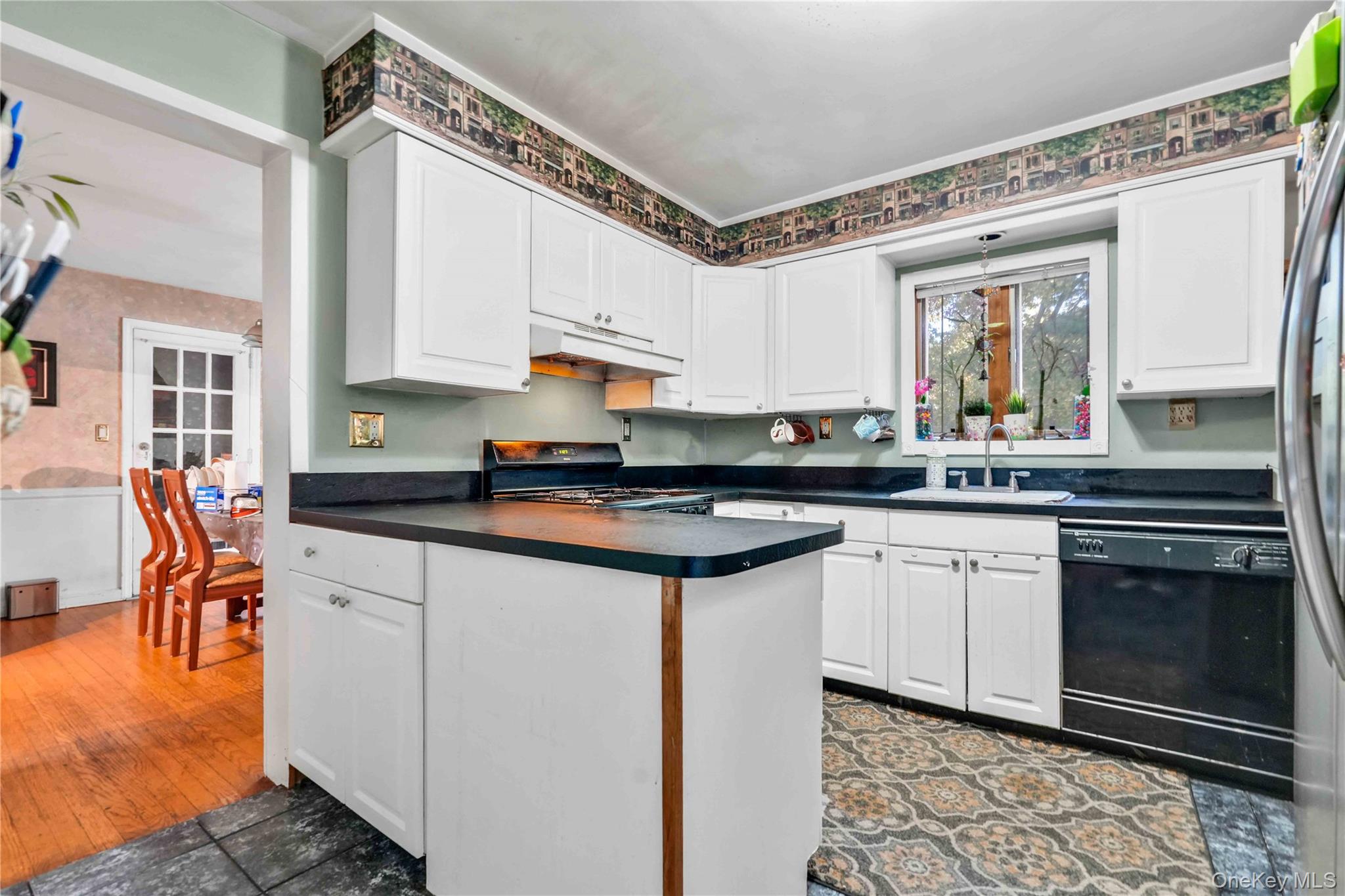 303 Nassau Boulevard Property Photo 9